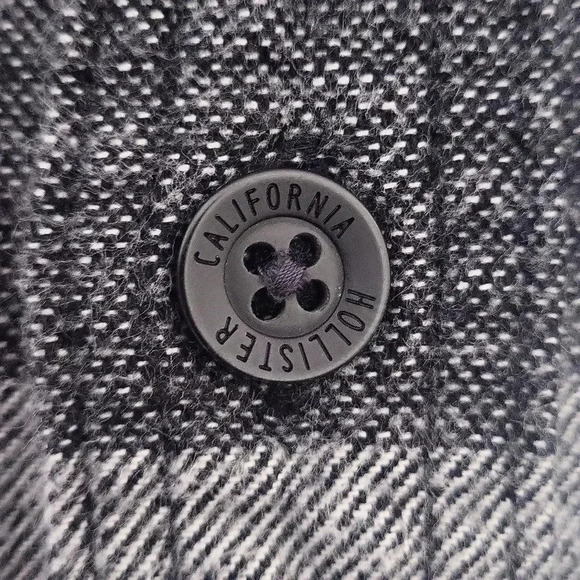 🛍Hollister Hooded Flannel Tan Black White Plaid‎ Button Down Mens Size Medium - Picture 8 of 8